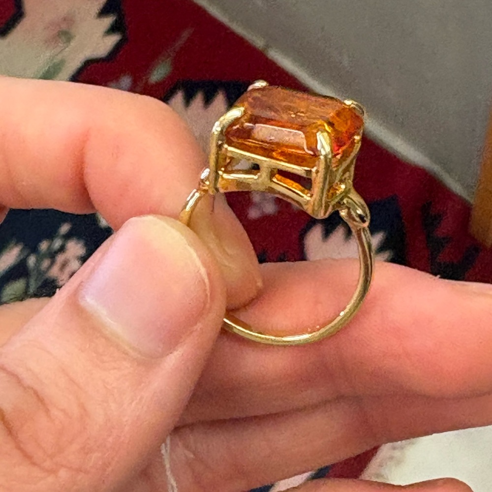 Gold-Setting Ring with Amber-Orange Emerald-Cut Stone